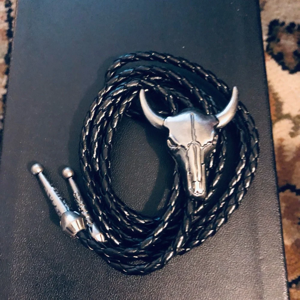 Black Braided Leather Bolo Tie with Bull Skull Accentweztern Bolo